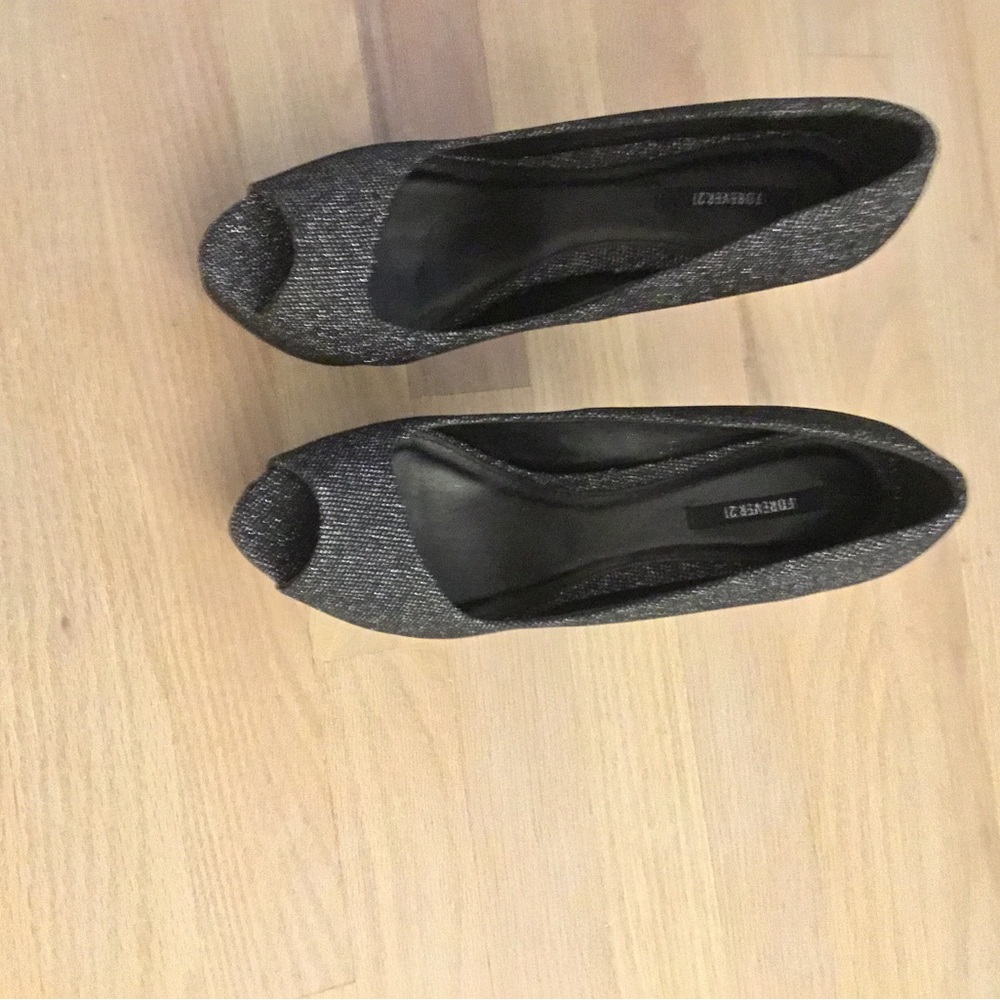 Flashy open toe heals - Picture 2 of 6